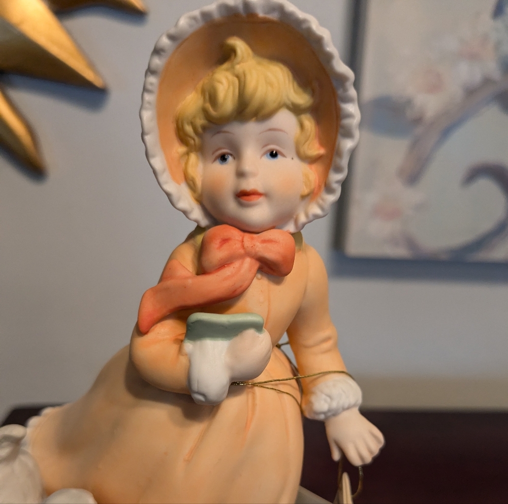 Porcelain Figurine Brenda Thomas Once Upon A Rhyme Music Box A Little Lamb Girl